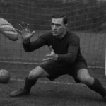 Descubra quem foi Ricardo Zamora em 1931, o lendário goleiro espanhol que redefiniu sua posição e marcou uma era no futebol mundial. Um olhar aprofundado sobre a vida e a carreira do "El Divino" em seu auge, uma verdadeira análise histórica.